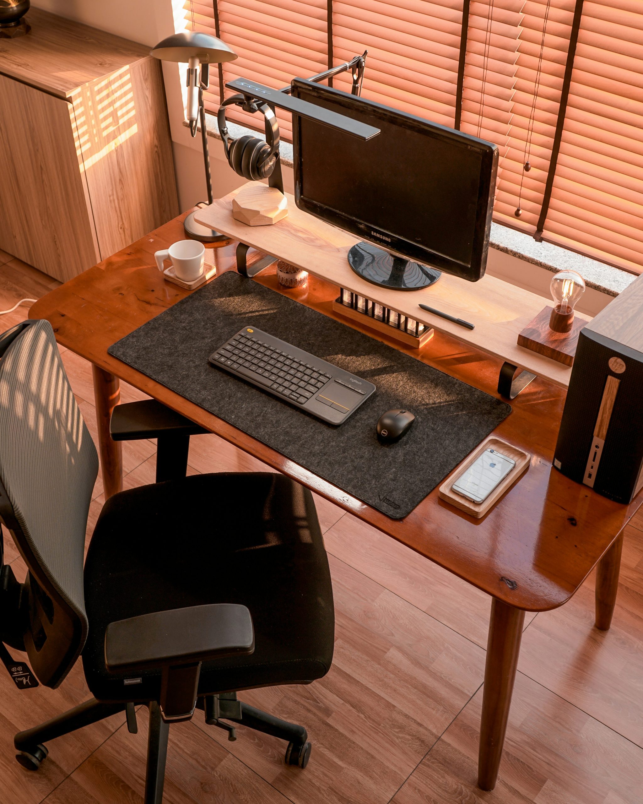 bureau-simple-boisé-mid-century-modern